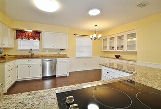 1610 Alexander Dr in Waxahachie, TX - Building Photo - Building Photo