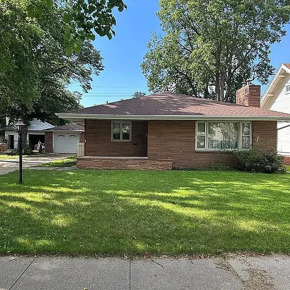 property at 1410 W Division St
