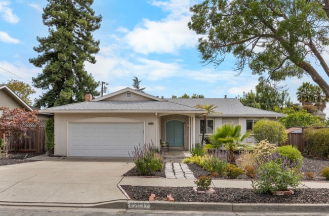property at 42037 Via San Gabriel