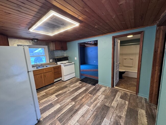 1301 Hillcrest St in Lansing, MI - Building Photo - Building Photo