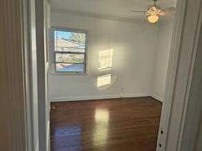 5216 1/2 Agnes Ave, Unit 5216.5 in Valley Village, CA - Foto de edificio - Building Photo