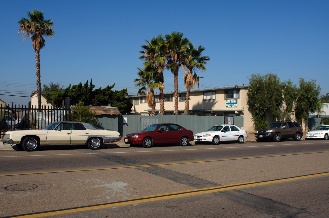 Eris Arms Apartments in Spring Valley, CA - Foto de edificio