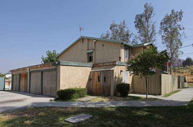 3169 Spring Garden St in Riverside, CA - Foto de edificio - Building Photo