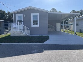 4300 E Bay Dr in Clearwater, FL - Building Photo