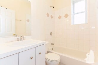 2112 N Campbell Ave in Chicago, IL - Building Photo - Building Photo