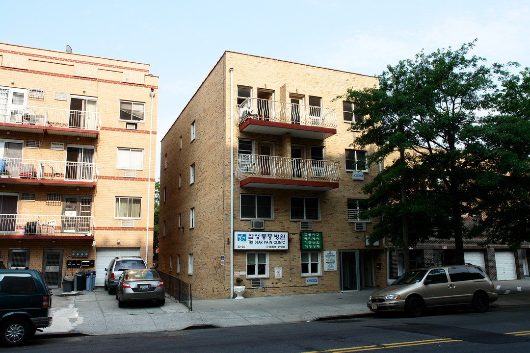 3326 Union St in Flushing, NY - Building Photo