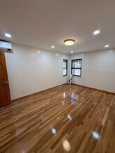 65-51 Booth St in Queens, NY - Foto de edificio - Building Photo