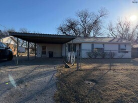 1019 Harris Ln in Wichita Falls, TX - Building Photo