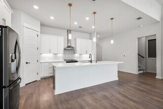 2303 Rogge Ln in Austin, TX - Building Photo - Building Photo