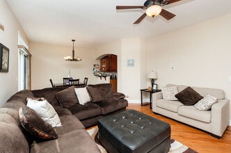 196 Mayo Ct in Elmhurst, IL - Building Photo - Building Photo