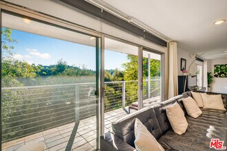 2388 Kimridge Rd in Beverly Hills, CA - Building Photo - Building Photo