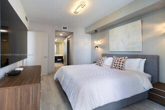 55 SW 9th St, Unit 3010 in Miami, FL - Building Photo - Building Photo