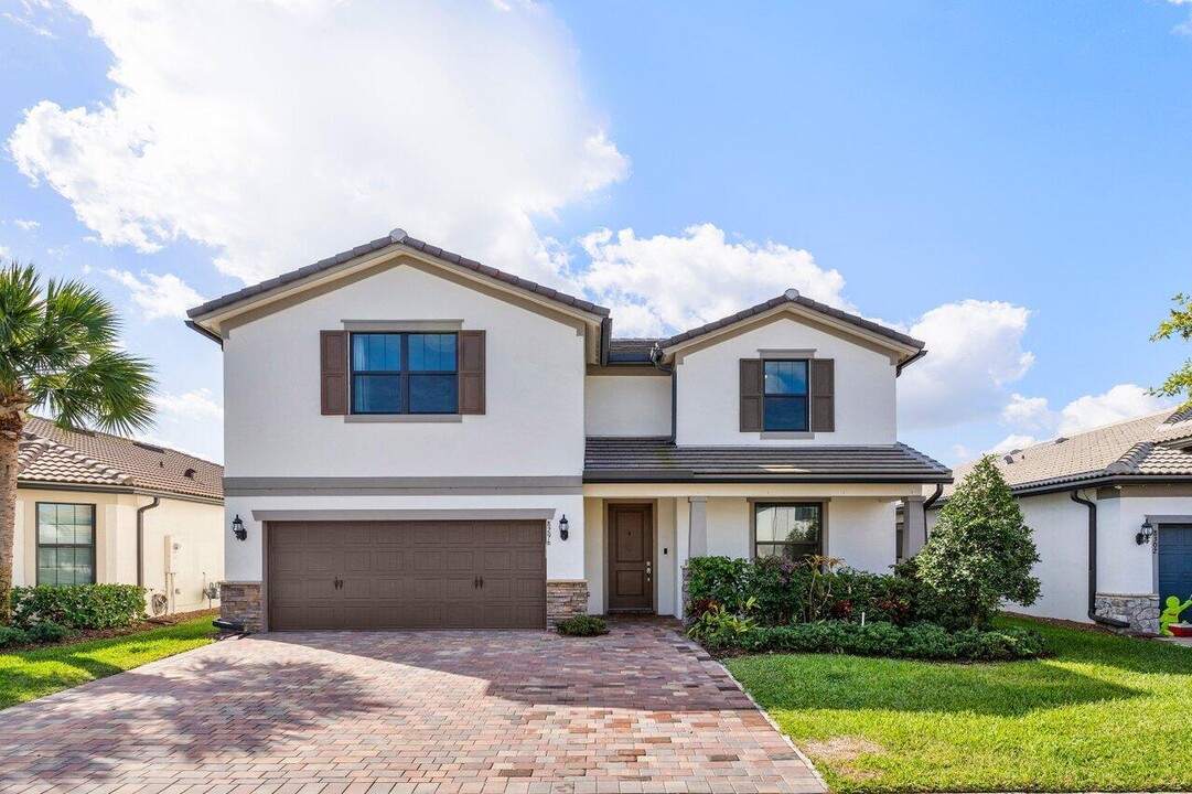8296 Vaulting Dr in Greenacres, FL - Building Photo