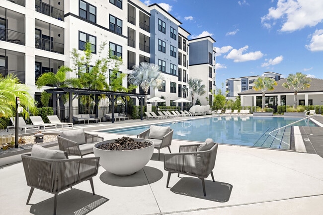 The Pointe on Westshore in Tampa, FL - Foto de edificio - Building Photo