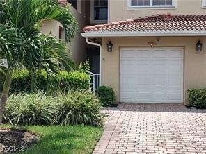 property at 8521 Oakshade Cir