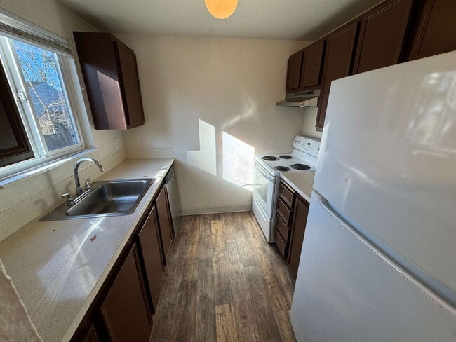 9624 SE Foster Rd in Portland, OR - Building Photo - Building Photo