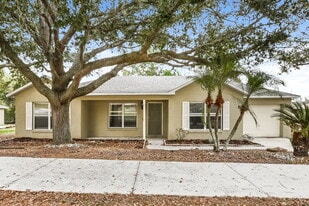 628 Brooke Ct in Clermont, FL - Building Photo