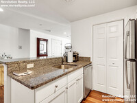 165 W 6th St, Unit 2 in Boston, MA - Foto de edificio - Building Photo