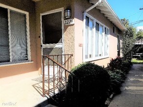 2224 S Carmelina Ave in Los Angeles, CA - Foto de edificio - Building Photo