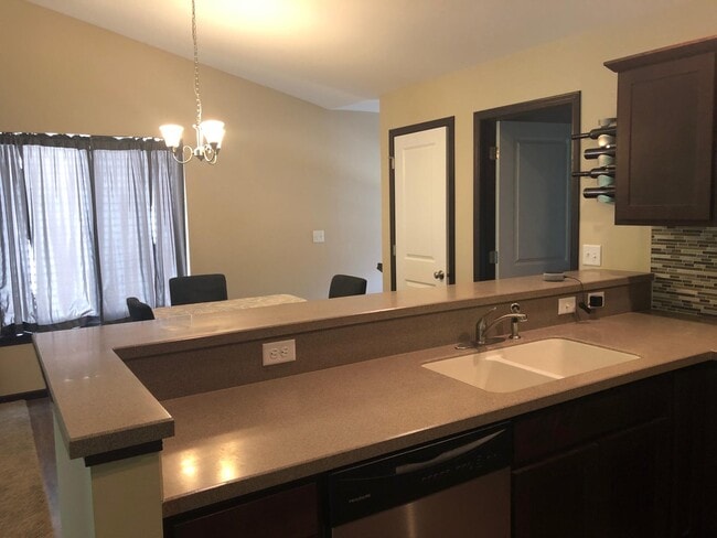 460 RJ Dr in Tiffin, IA - Building Photo - Building Photo