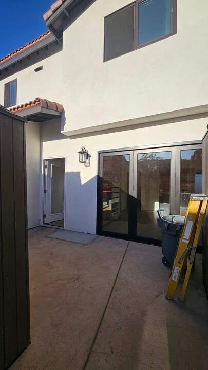 7912 Osage Ave, Unit 7914 upstairs in Los Angeles, CA - Building Photo