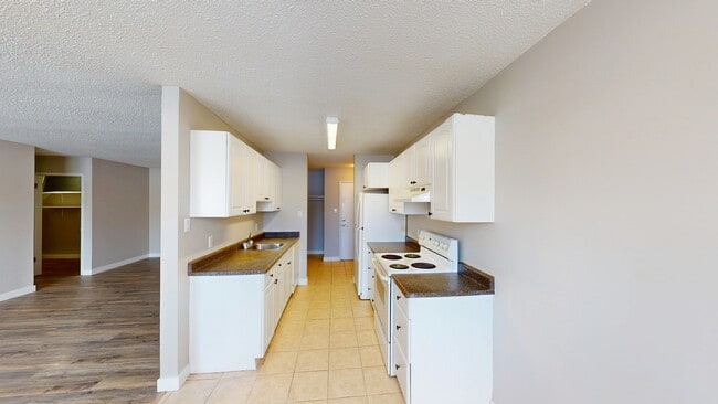 10105-10107 107 Ave in Grande Prairie, AB - Building Photo - Building Photo