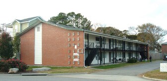 Sea Shell Apartments in Virginia Beach, VA - Building Photo
