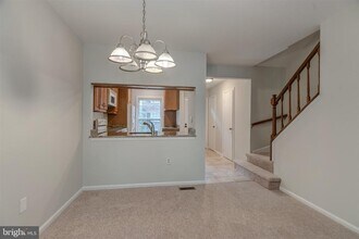 2440 S Walter Reed Dr in Arlington, VA - Building Photo - Building Photo