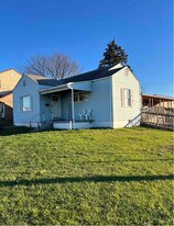 2422 Jackson Ave in Point Pleasant, WV - Building Photo