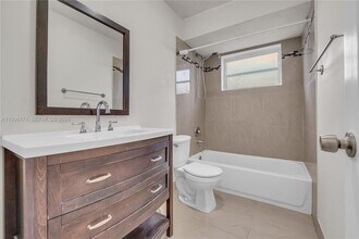 8400 NW 25th St in Sunrise, FL - Building Photo - Building Photo