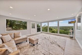 52 Pavilion Rd in Suffern, NY - Building Photo - Building Photo