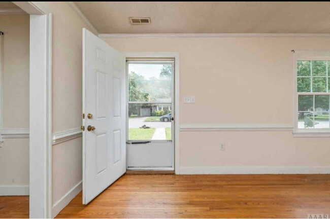 1105 E Williams Cir in Elizabeth City, NC - Foto de edificio - Building Photo