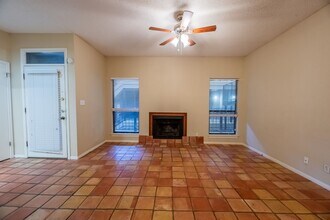 1910 Robbins Pl in Austin, TX - Building Photo - Building Photo