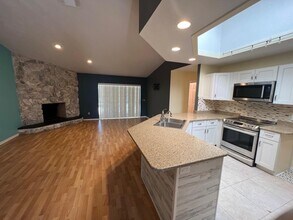 1925 SE Cheltenham St in Port St. Lucie, FL - Building Photo - Building Photo