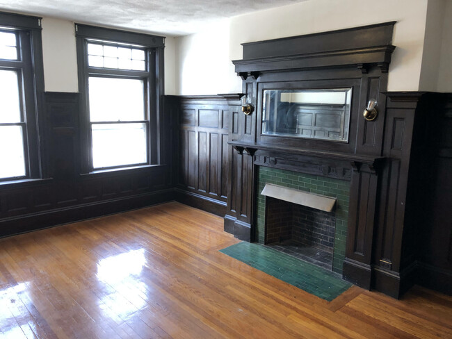 1901 Beacon St, Unit 2F in Brookline, MA - Building Photo - Building Photo