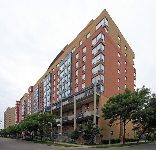 Lakeshore Gardens Co-operative in Toronto, ON - Building Photo - Building Photo