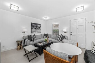 134 Peruvian Ave in Palm Beach, FL - Building Photo - Building Photo