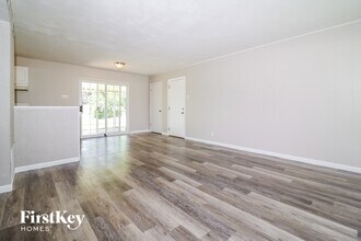 11091 Saxonhall Dr in Bridgeton, MO - Building Photo - Building Photo
