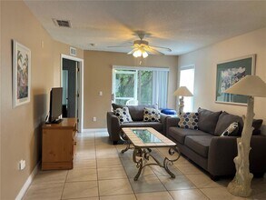 8805 Grand Palms Cir in Kissimmee, FL - Building Photo - Building Photo