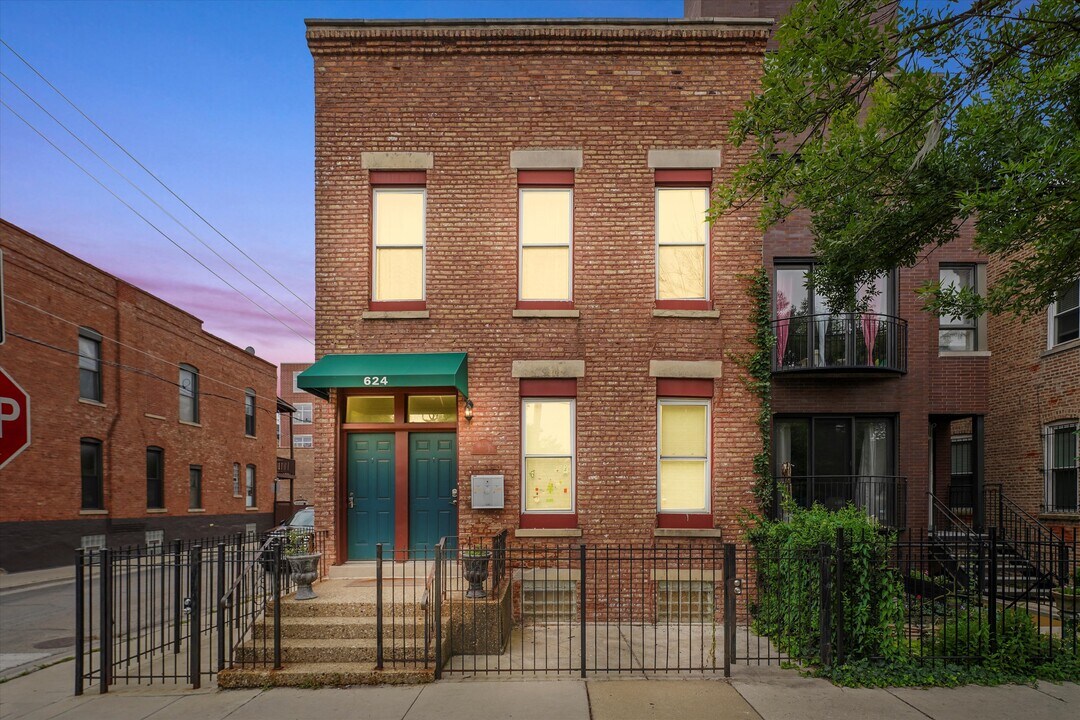 624 S Oakley Blvd in Chicago, IL - Foto de edificio