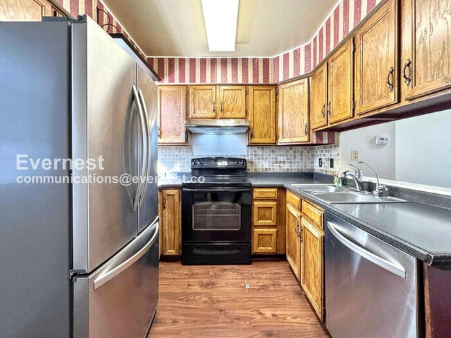 1811 S Quebec Way in Denver, CO - Building Photo - Building Photo