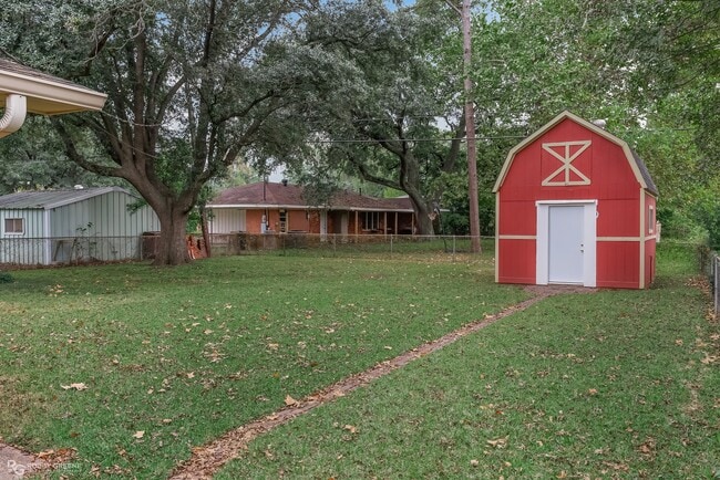 2424 Douglas Dr in Bossier City, LA - Building Photo - Building Photo