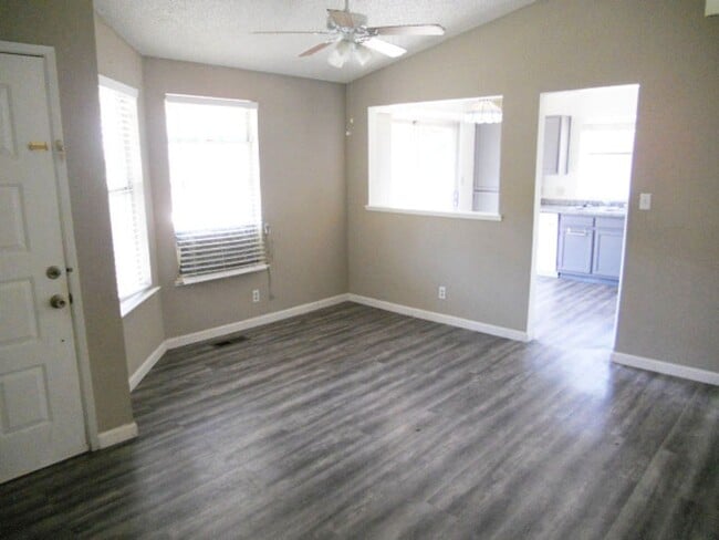 6330 Enchanted Valley Dr in Reno, NV - Building Photo - Building Photo