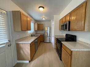9126 NE Webster St in Portland, OR - Building Photo - Building Photo