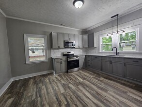 110 Whitesides St in Cherryville, NC - Building Photo - Building Photo