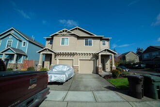814 NW 1st Ave in Canby, OR - Building Photo - Building Photo