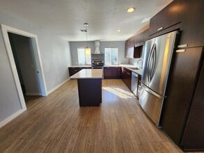 549 Chetco Ave in Brookings, OR - Building Photo - Building Photo