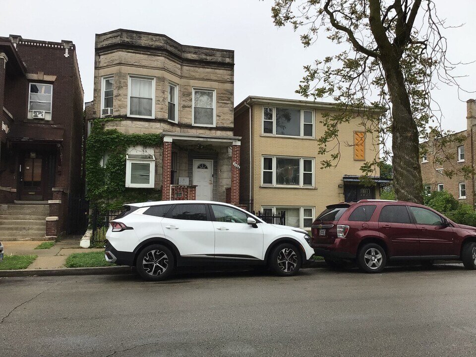 7154 S St Lawrence Ave in Chicago, IL - Building Photo