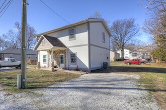 1001 Orchard St in Carthage, MO - Building Photo - Building Photo