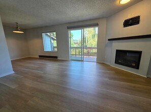 214 Portland Ct SW in Pacific, WA - Building Photo - Building Photo